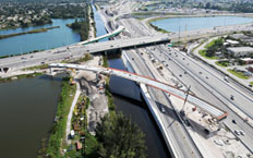 Vue aérienne de l'amélioration du corridor I-595 à Miami, aux États-Unis