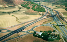 Vue aérienne de l'autoroute R-3 à Madrid, Espagne