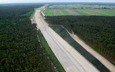 Vue aérienne de l'autoroute S8 à Lodz, Pologne